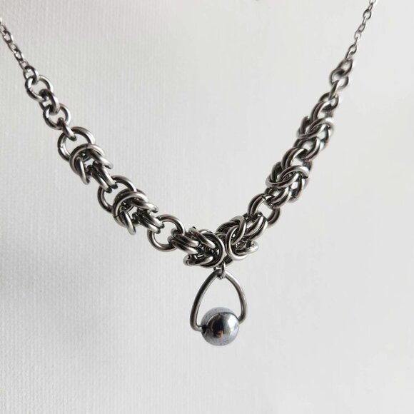 Gothic hematite dangly silver chainmaille choker necklace - Picture 9 of 9